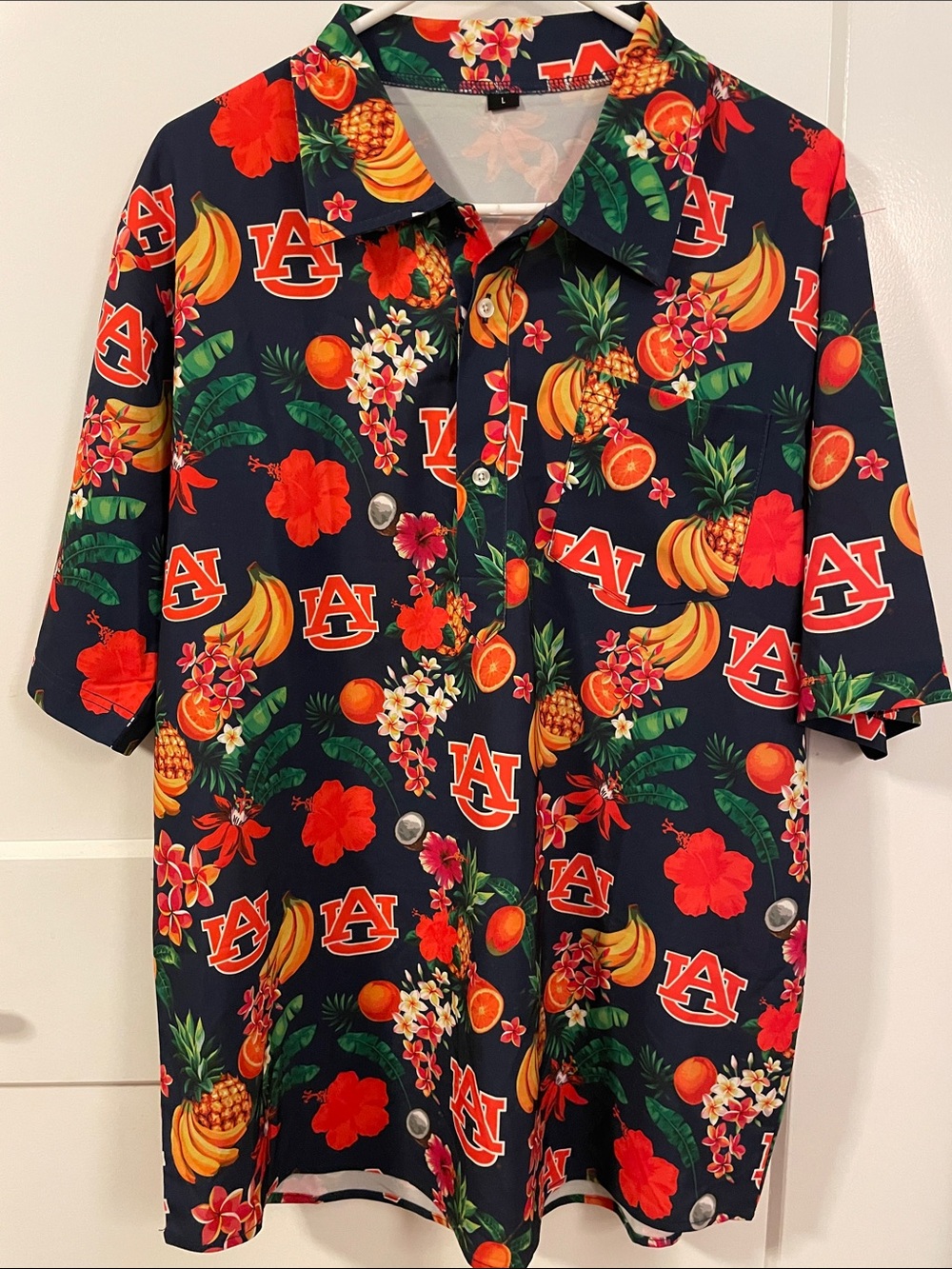 Auburn Tropical Hawaiian Short-Sleeve Button-Down Shirt. Men’s Large.